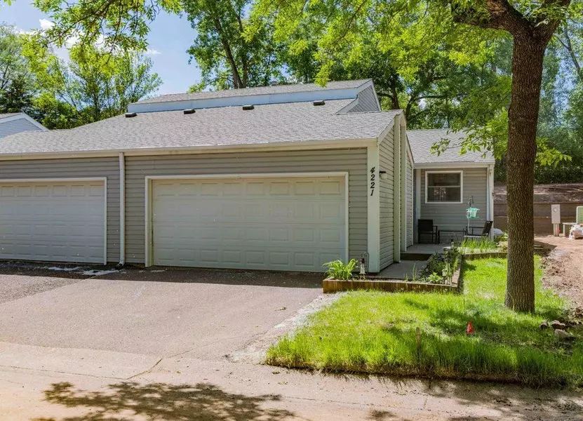 4221 Sylvia LN S, Shoreview, MN 55126