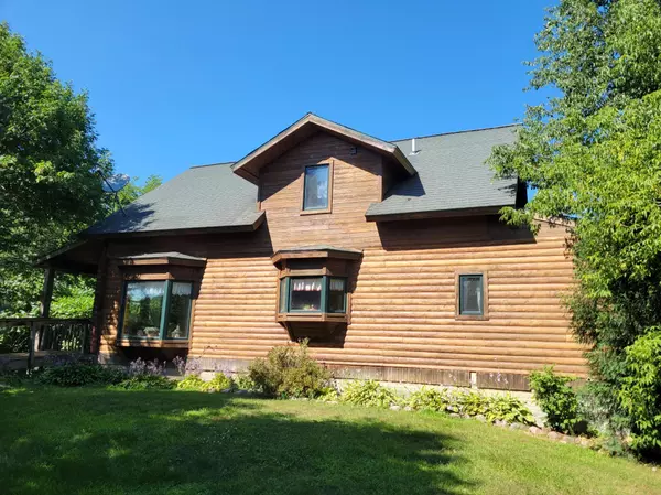 W6402 690th AVE, Beldenville, WI 54003