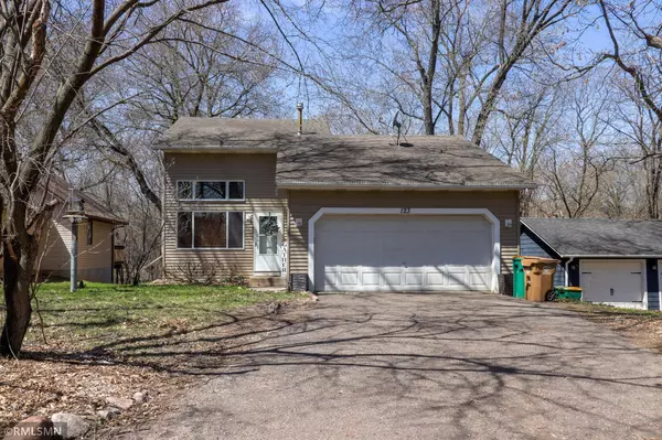 123 McGregor AVE N, Mahtomedi, MN 55115