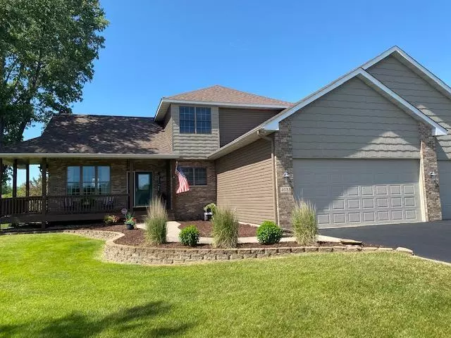 4033 136th AVE NE, Ham Lake, MN 55304