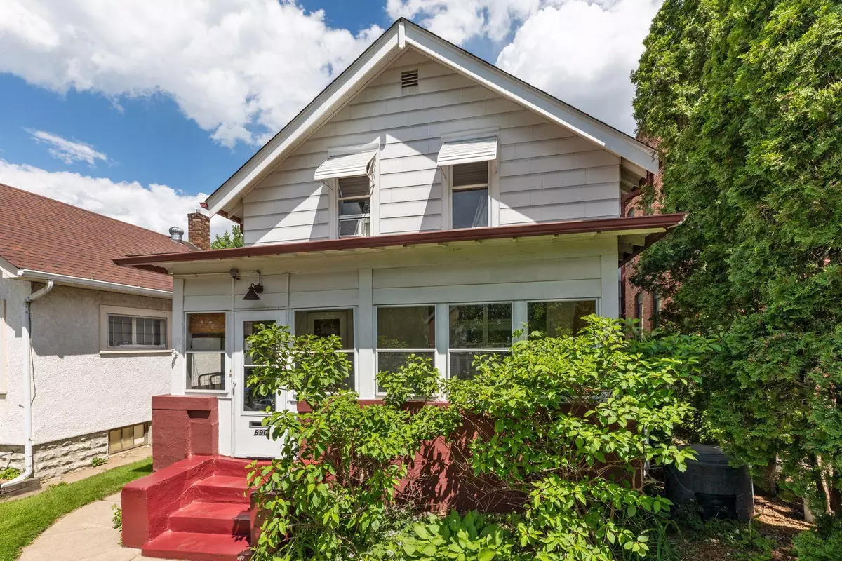 Saint Paul, MN 55107,690 Oakdale AVE