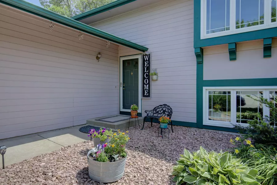 8132 Lower 147th ST W, Apple Valley, MN 55124