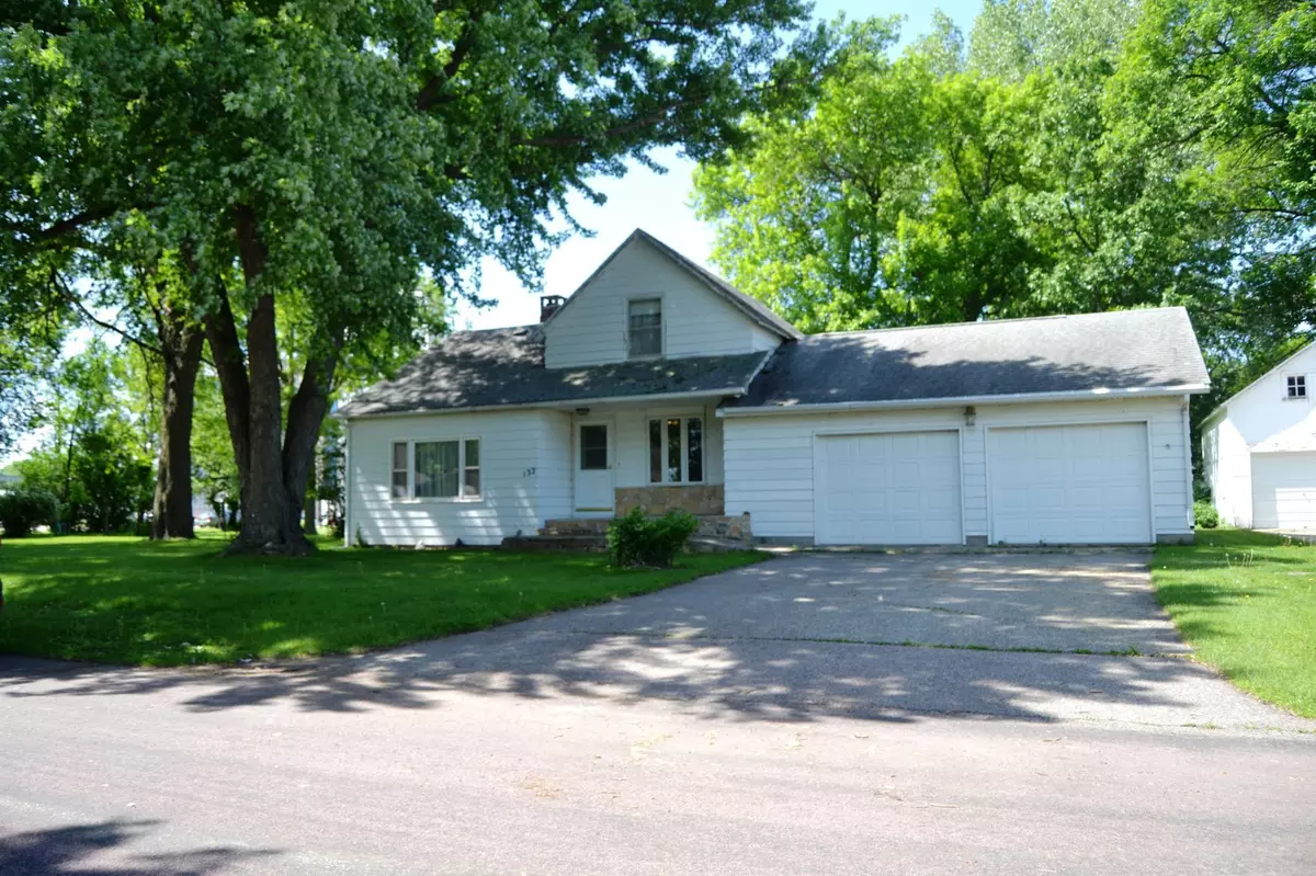 Heron Lake, MN 56137,132 8th ST NW