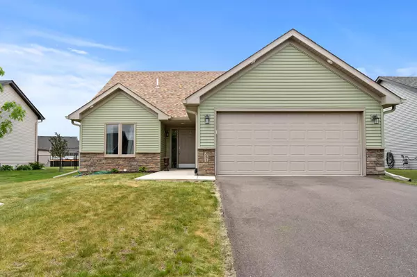 351 Ladd LN, Osceola, WI 54020