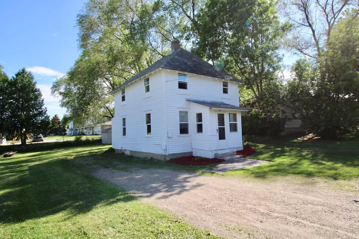 Sauk Centre, MN 56378,327 9 1/2 ST S