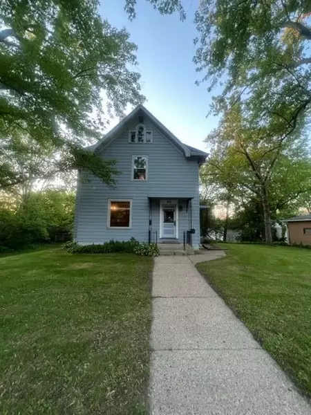 416 1st ST SW, Faribault, MN 55021