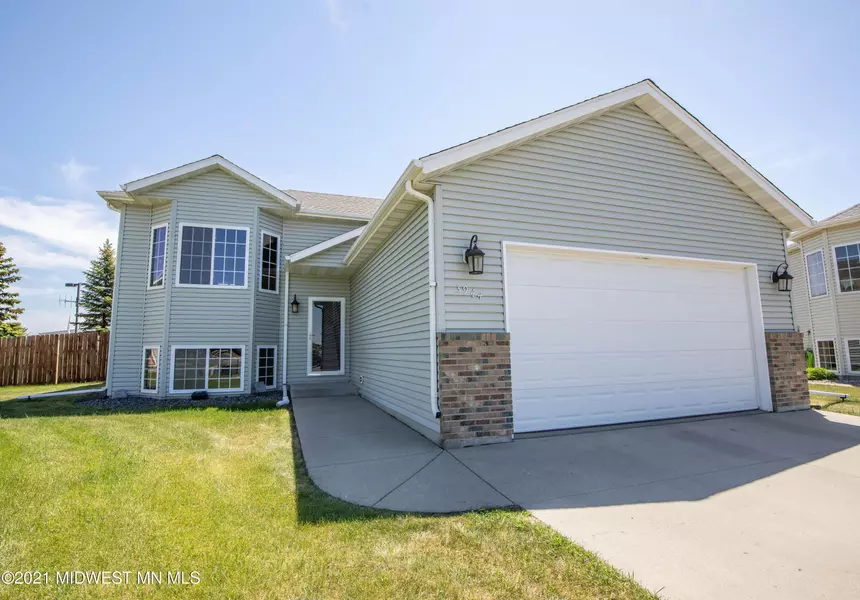 3944 13th ST S, Moorhead, MN 56560