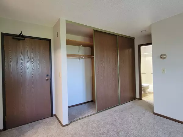 Plymouth, MN 55442,4350 Trenton LN N #214