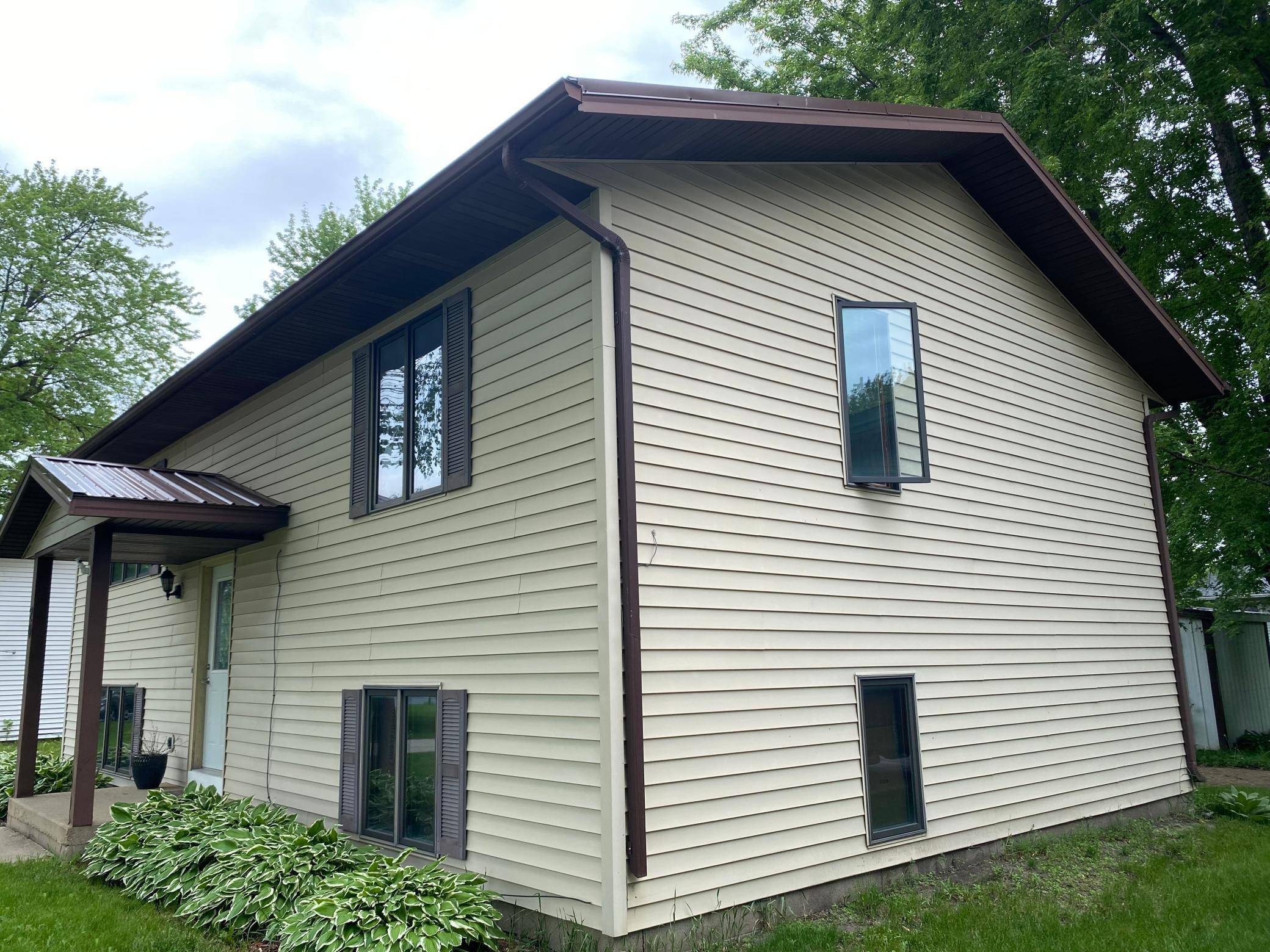 Dodge Center, MN 55927,20 South ST SW