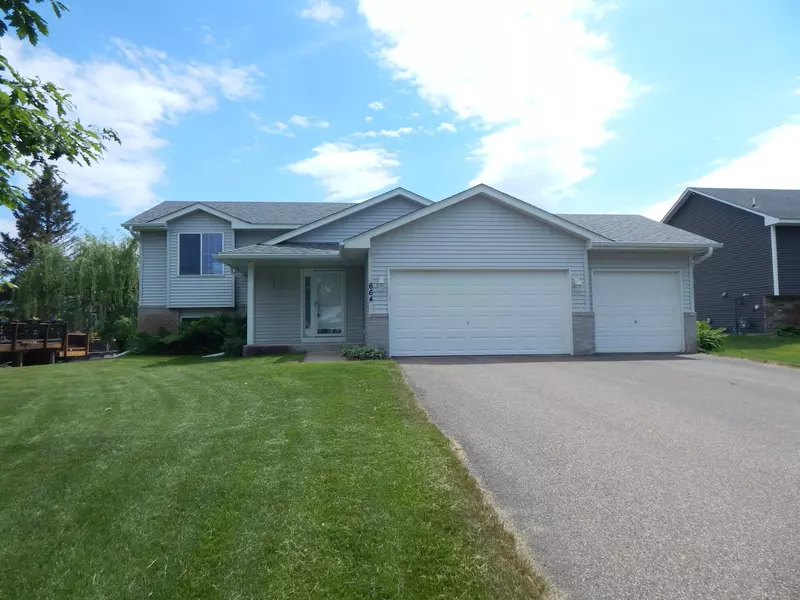 664 Highland TRL, Lino Lakes, MN 55014