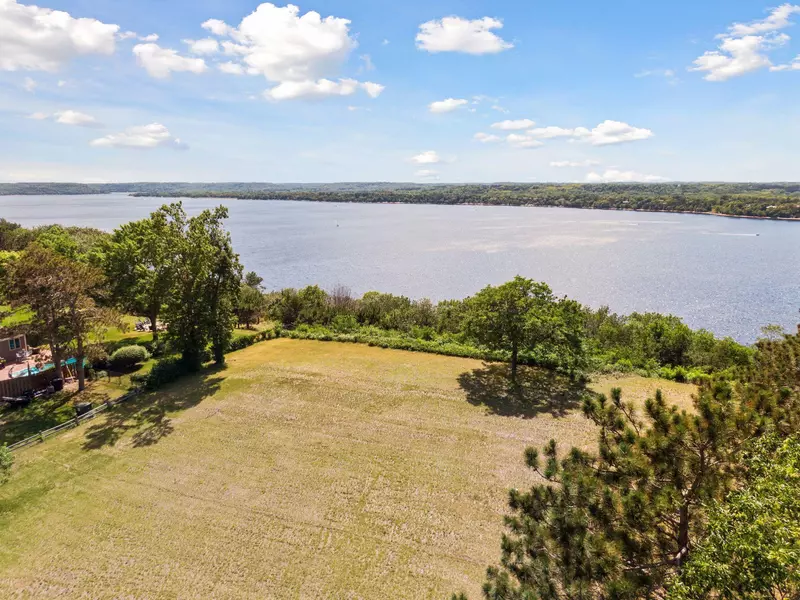 1860 River Ridge RD, Hudson, WI 54016