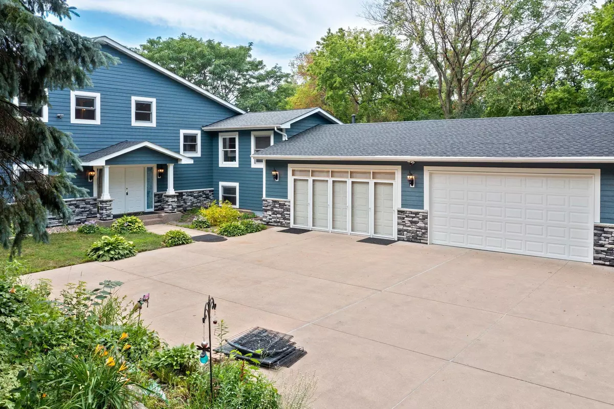 Eden Prairie, MN 55347,15366 W Sunrise CIR