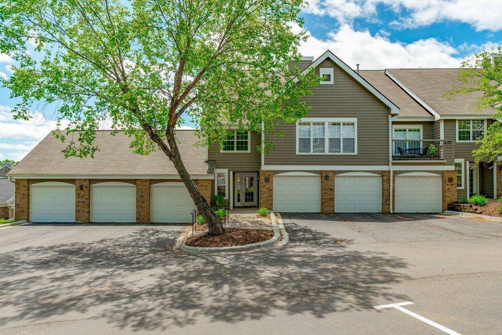 5988 Chasewood Pkwy #1, Minnetonka, MN 55343