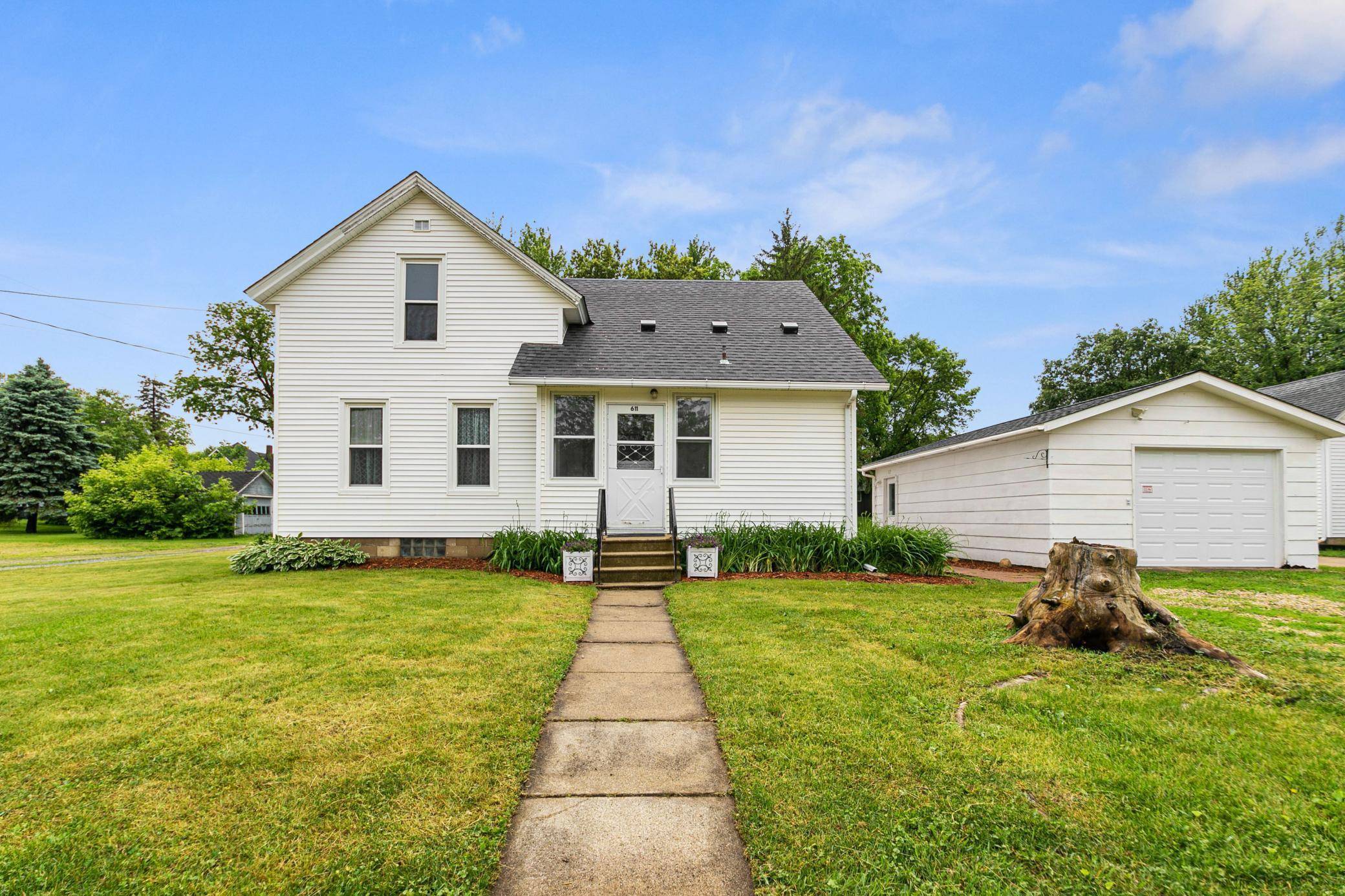 611 Main ST, West Concord, MN 55985