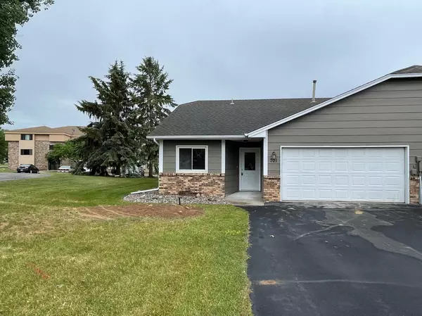 701 Auburn PL NW, Elk River, MN 55330