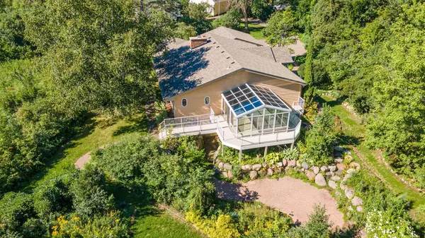 17 Meadow LN, Dellwood, MN 55110