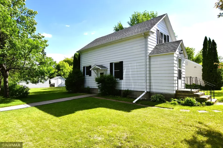 528 E Ross AVE, Warren, MN 56762