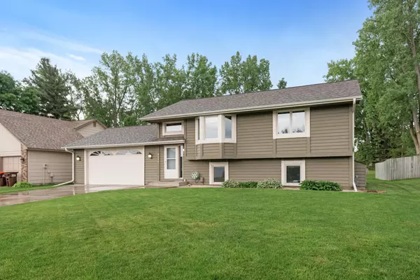 Oakdale, MN 55128,5430 Golfview AVE N