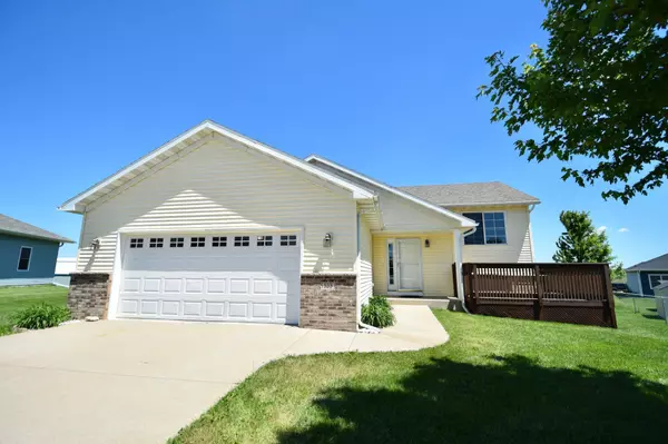 533 Canyon LN NW, Eyota, MN 55934