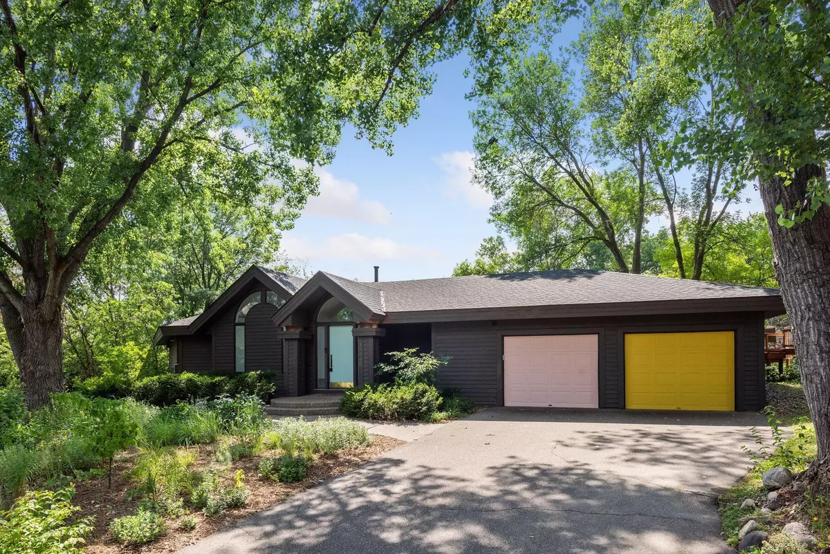 Eden Prairie, MN 55347,15446 Village Woods DR