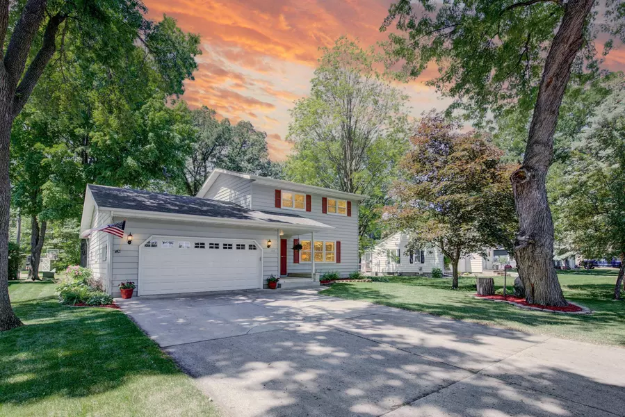 315 Edgewood DR, Glencoe, MN 55336