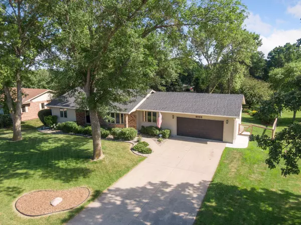 Chaska, MN 55318,1568 Sunshine CIR