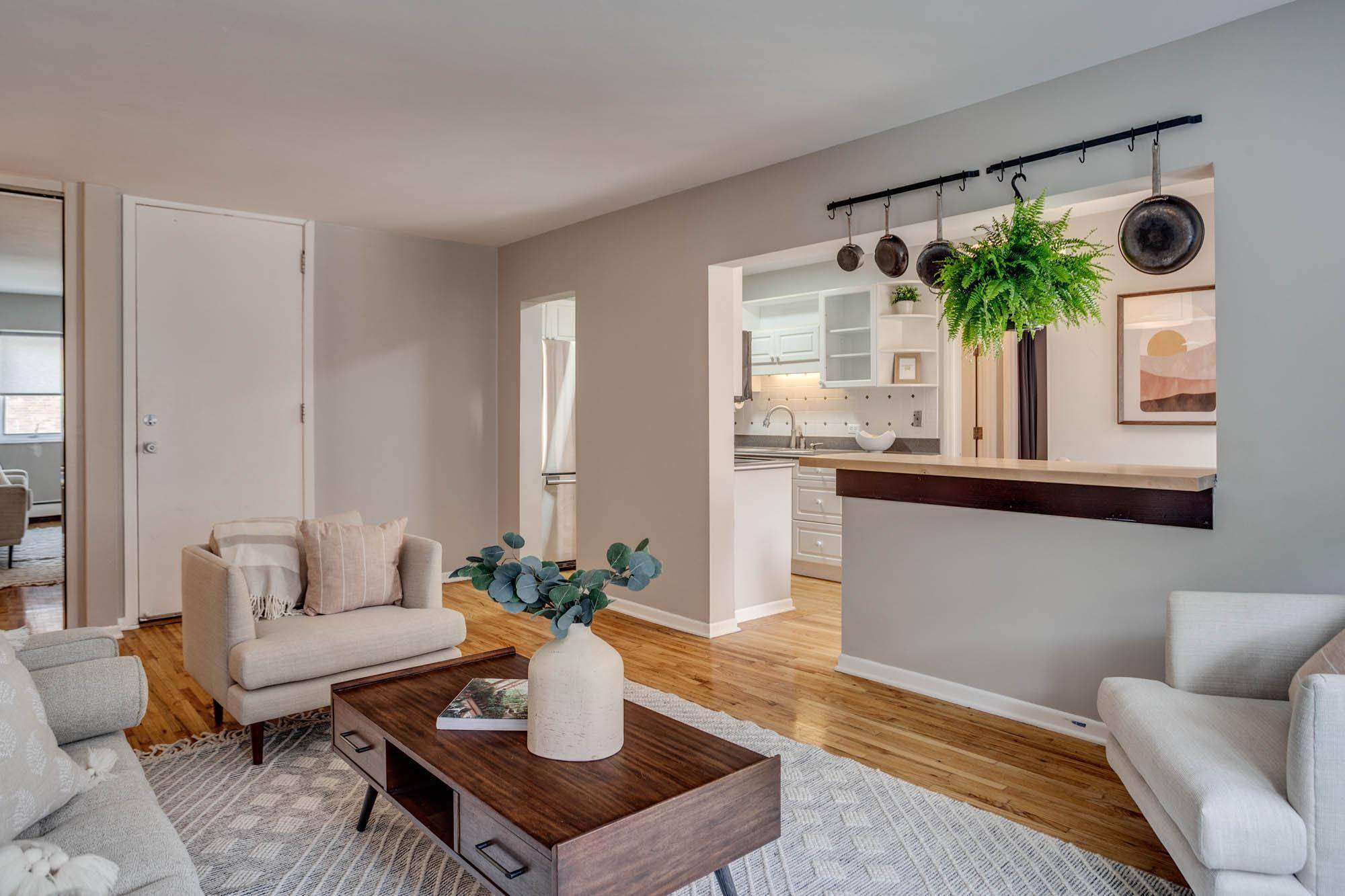Minneapolis, MN 55416,2928 Dean Pkwy #3J