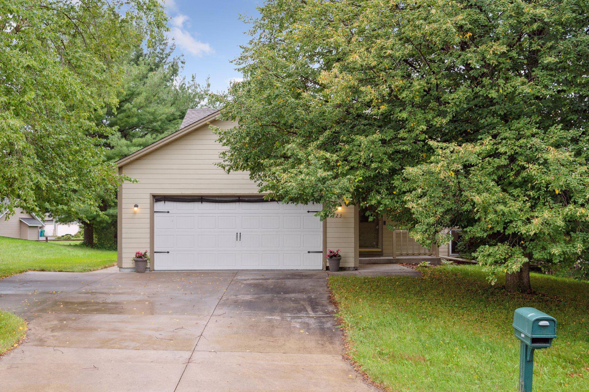 Saint Michael, MN 55376,423 2nd ST NW
