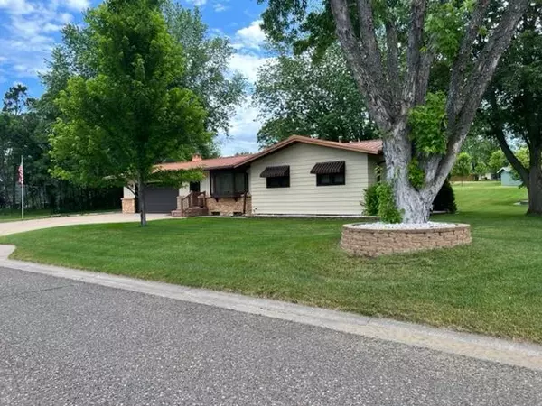 2830 Ivy ST S, Cambridge, MN 55008