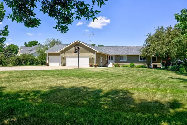 51696 Eagle LN, Lake Crystal, MN 56055