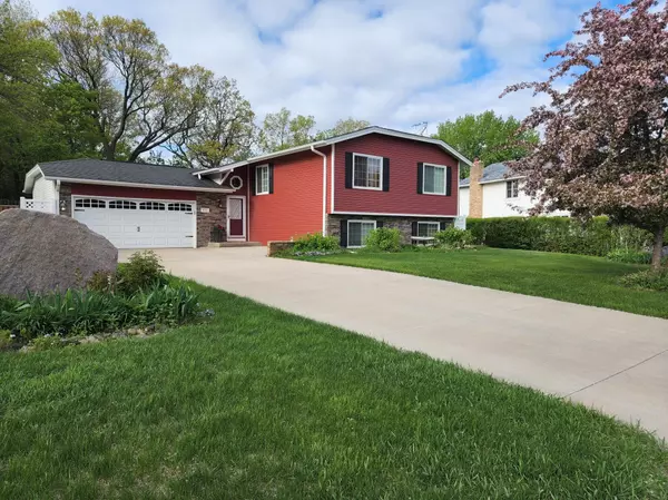 4743 Beacon Hill RD, Eagan, MN 55122