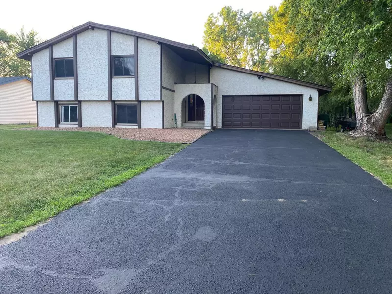 1916 Gunflint TRL, Brooklyn Park, MN 55444