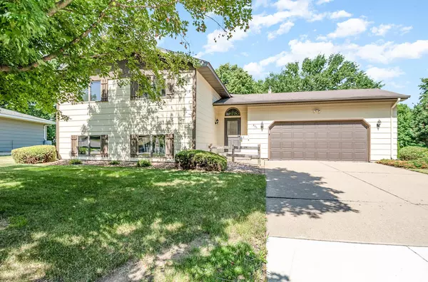 806 W Circle DR, Montgomery, MN 56069