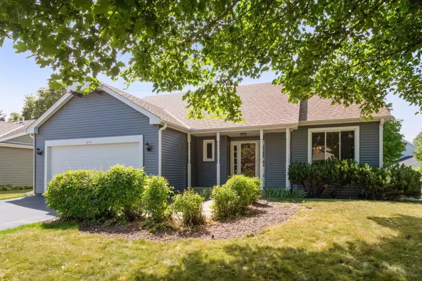 Chanhassen, MN 55317,271 Hidden LN