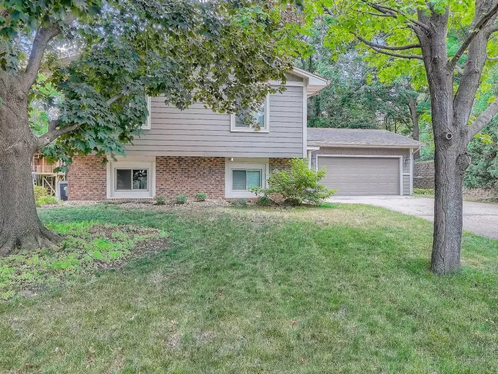 Eden Prairie, MN 55347,9681 Clark CIR