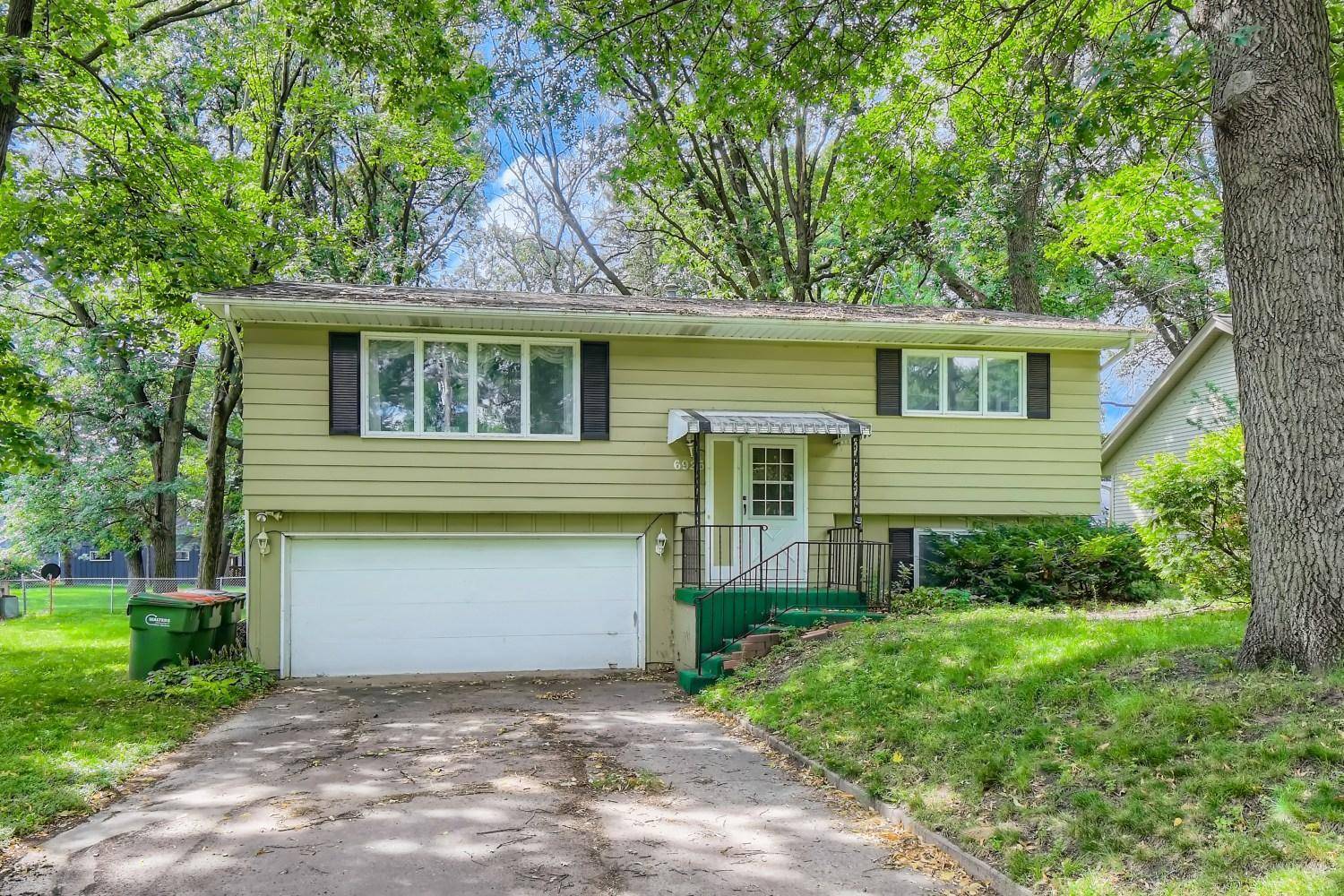 6926 Knollwood DR, Mounds View, MN 55112