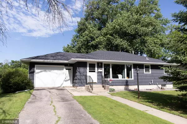 1319 N Front ST, Crookston, MN 56716