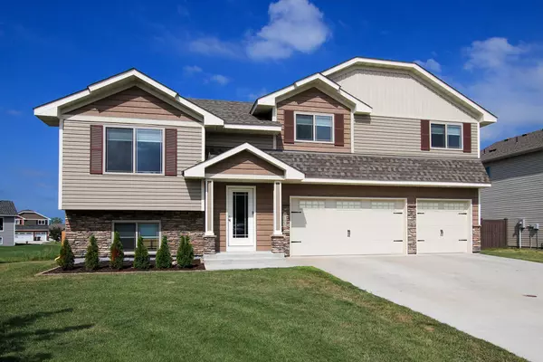 105 Serenity AVE, Howard Lake, MN 55349