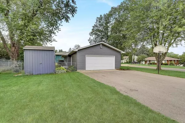 Faribault, MN 55021,1019 Valley View RD