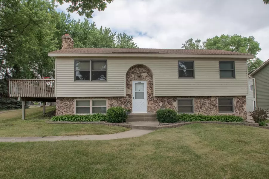 3568 Pilgrim LN N, Plymouth, MN 55441