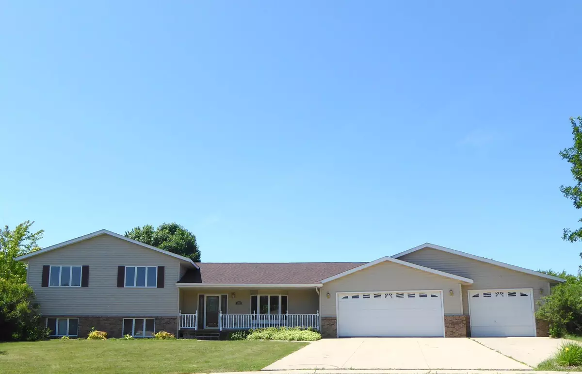 Windom, MN 56101,2186 Grant CT