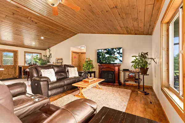 Pequot Lakes, MN 56472,3701 Fox LN