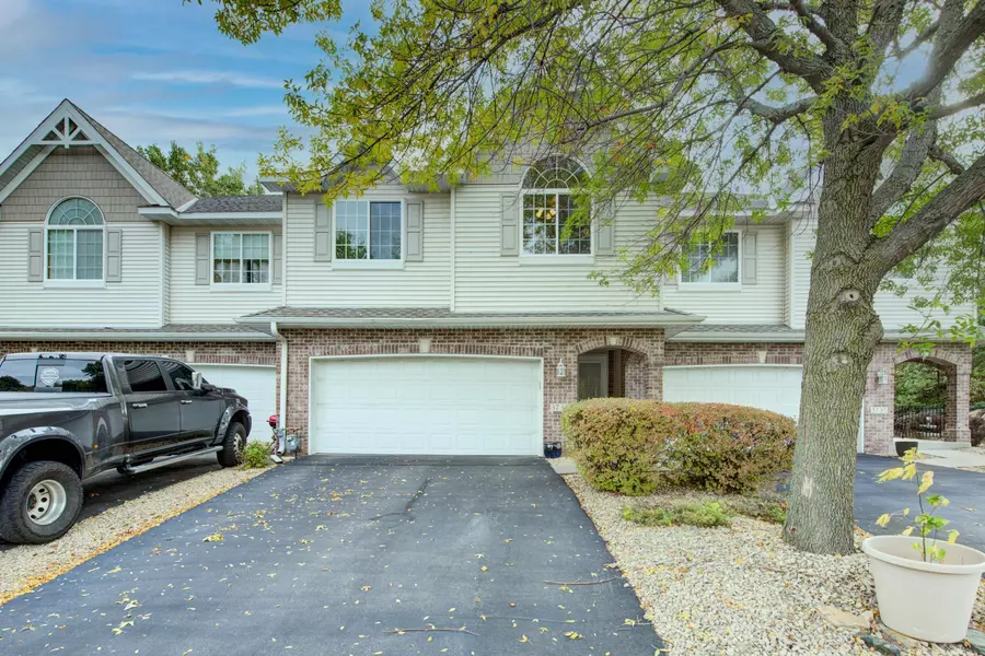 3733 Fox Tail TRL NW, Prior Lake, MN 55372