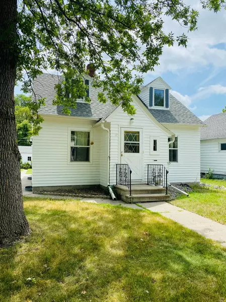 102 E 2nd ST, Morris, MN 56267