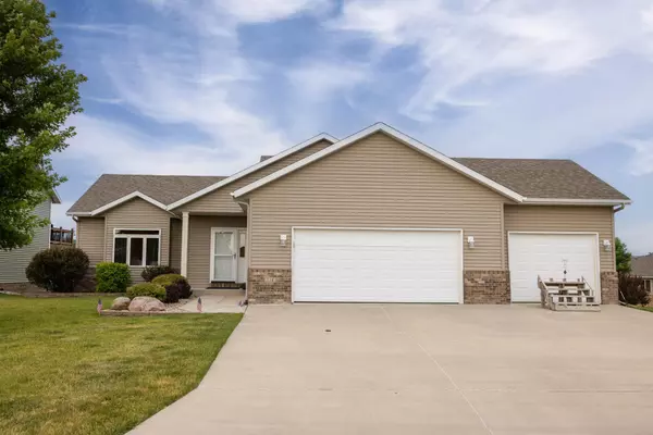 716 Northwood DR, Janesville, MN 56048