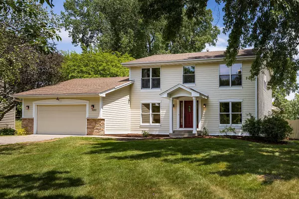 9680 Buckingham DR, Eden Prairie, MN 55347