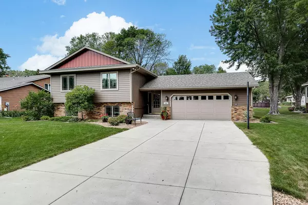 Vadnais Heights, MN 55127,3953 Mcmenemy ST