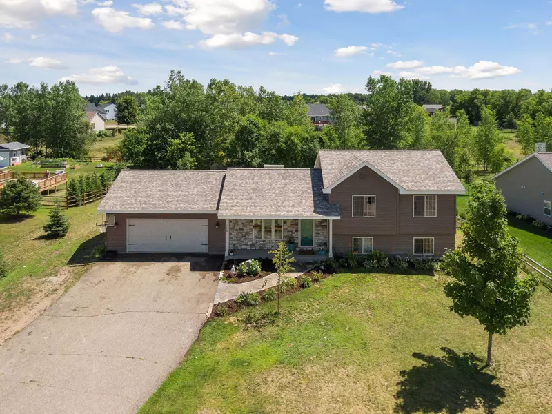 926 Johnson DR, New Richmond, WI 54017