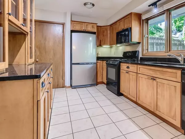 Wayzata, MN 55391,239 Byrondale AVE