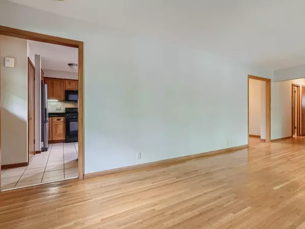 Wayzata, MN 55391,239 Byrondale AVE